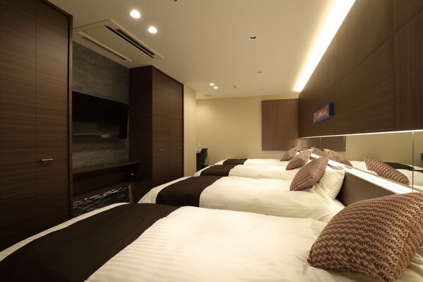 Quadruple Room, Non Smoking | Down duvets, blackout curtains, free WiFi - Osaka Teikoku Hotel (Osaka)