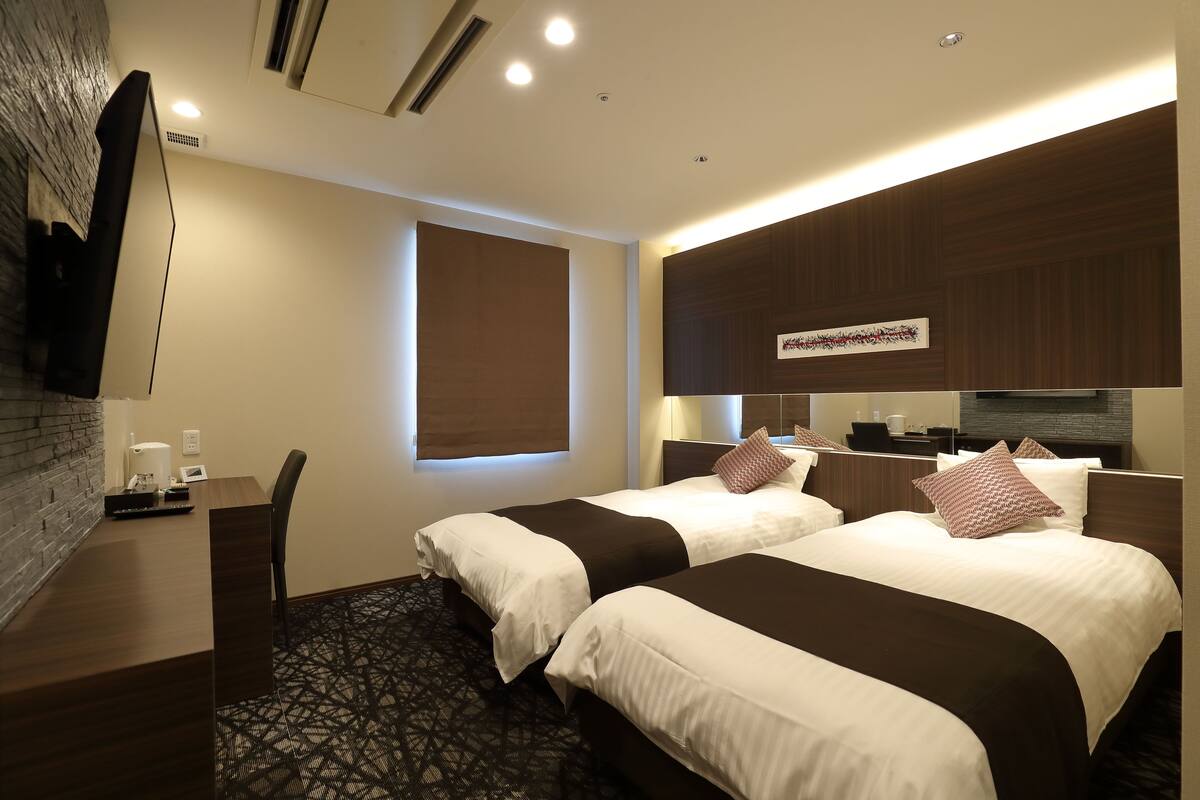 Twin Room, Non Smoking | Gebar bulu kapas, langsir/tirai gelap terus, Wi-fi percuma 