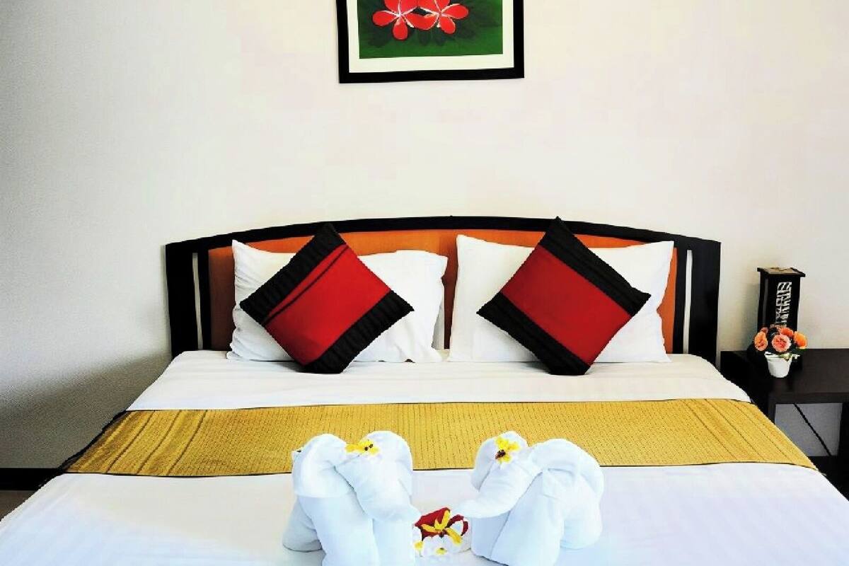 Standard Double Room | Desk, blackout drapes, soundproofing, WiFi (free)