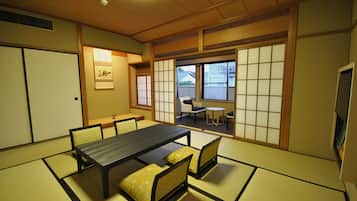 Karaku Suite, Non Smoking | In-room safe, desk, free WiFi