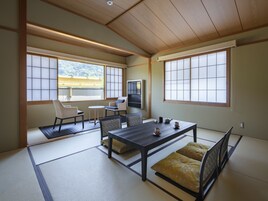 Karaku Suite, Non Smoking | In-room safe, desk, free WiFi
