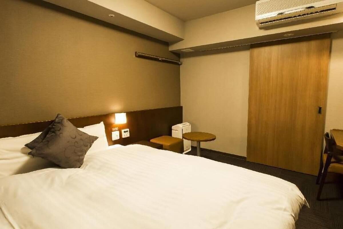 Premium bedding, down duvets, blackout curtains, iron/ironing board