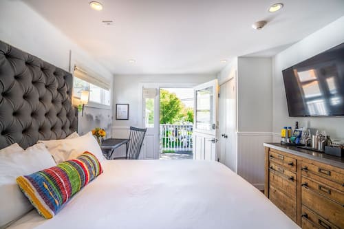 Superior Room, 1 King Bed, Balcony | Frette Italian sheets, premium bedding, down comforters, pillowtop beds