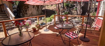 Elliott House Boutique Inn