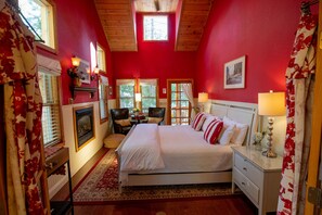 Suite de lujo, 1 cama King size, para no fumadores, hidromasaje | Ropa de cama de alta calidad, edredón y decoración personalizada