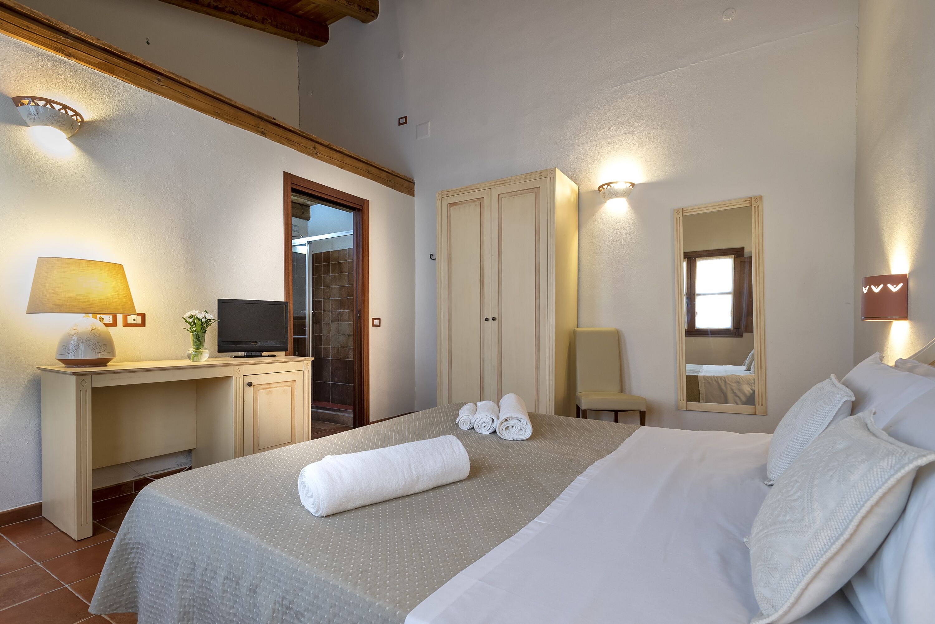 classic double room | 1 bedroom, egyptian cotton sheets, down duvets, minibar