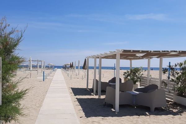 Private beach nearby, sun loungers, beach umbrellas