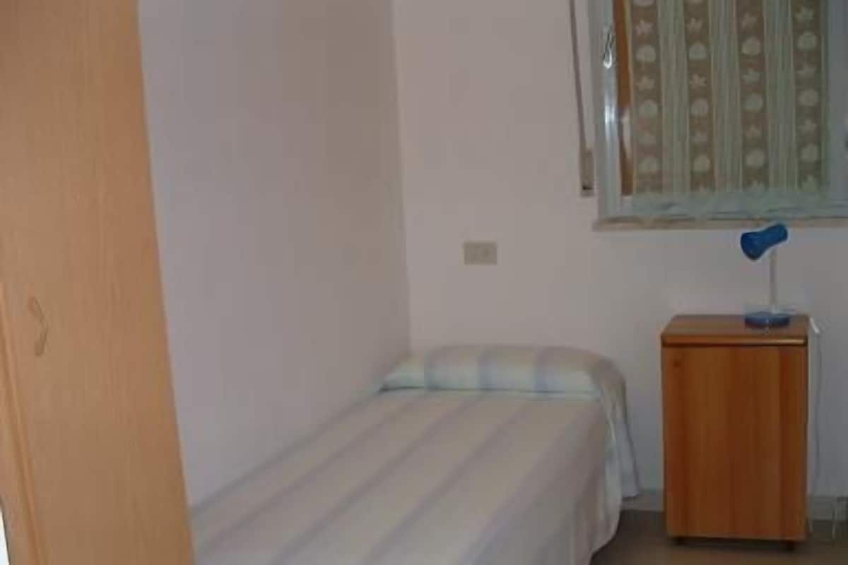 Quarto solteiro, banheiro privativo | Wi-Fi de cortesia, roupa de cama