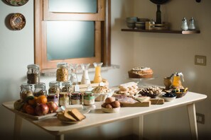 Free daily buffet breakfast