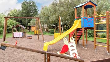 Área de juegos infantiles al aire libre