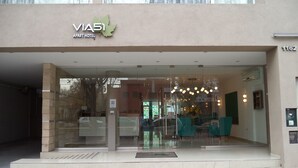 A hotel entrance with a glass facade, a sign reading "VIA51 APART HOTEL," and a number "1162" on the wall. - Apart Via 51 (La Plata)