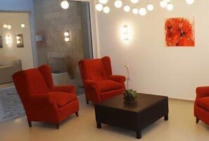 Lobby sitting area - Apart Via 51 (La Plata)