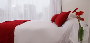 In-room safe, individually furnished, blackout drapes - Apart Via 51 (La Plata)