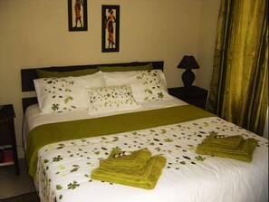 Double Room | In-room safe, desk, iron/ironing board, free WiFi - Airport Modjadji Guesthouse (Kempton Park)