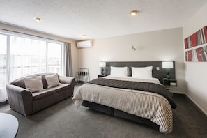 Studio | Iron/ironing board, free WiFi, bed sheets, wheelchair access - Strathern Motor Lodge (Christchurch)