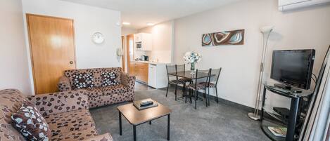 Apartemen Premium, 1 kamar tidur | Area keluarga | TV LCD dan pemutar DVD