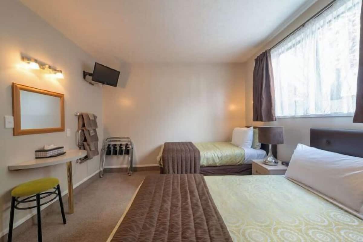 1 kamar tidur, setrika/meja setrika, Wi-Fi gratis, dan seprai linen