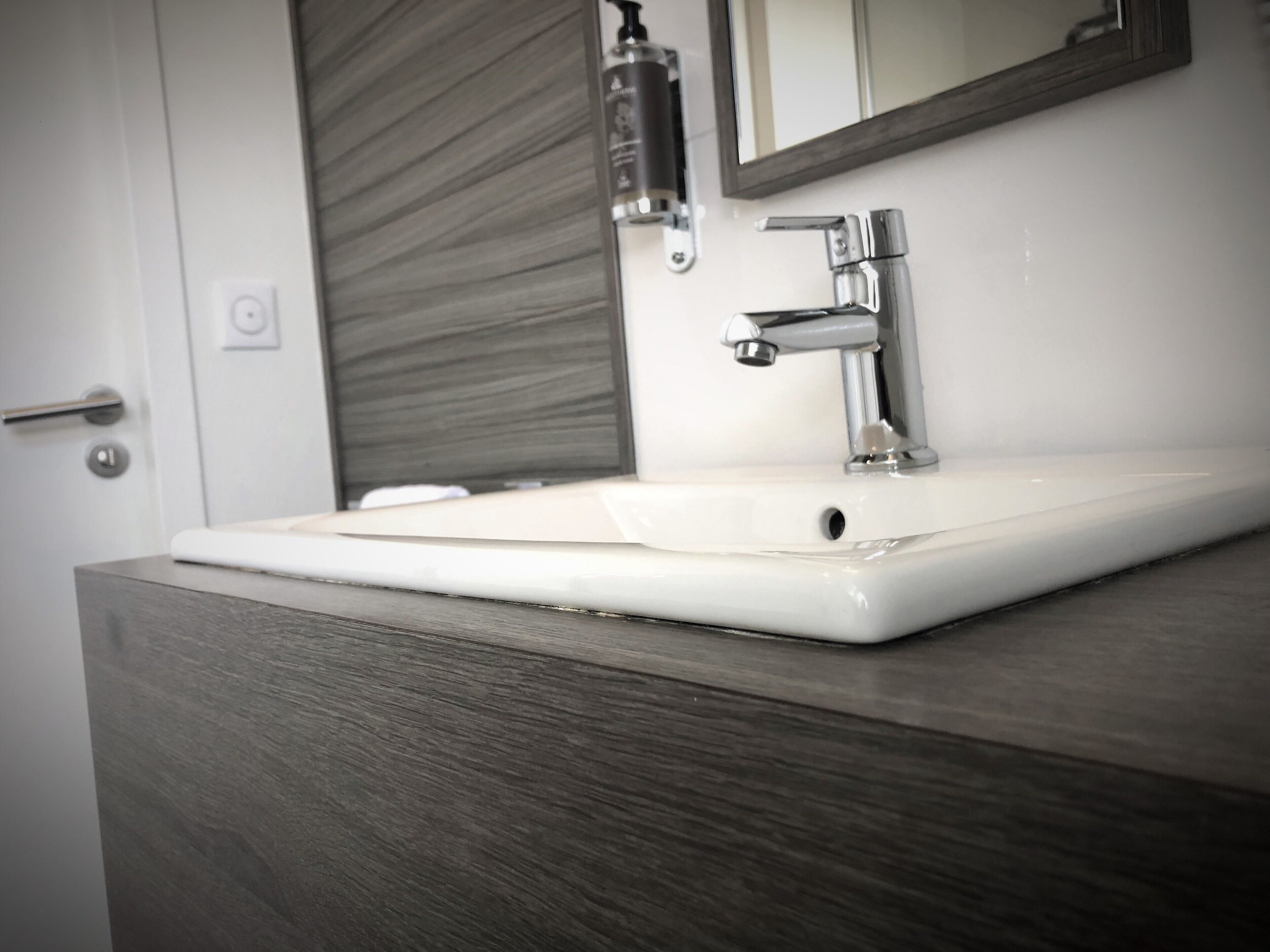 shower, rainfall showerhead, free toiletries, hair dryer