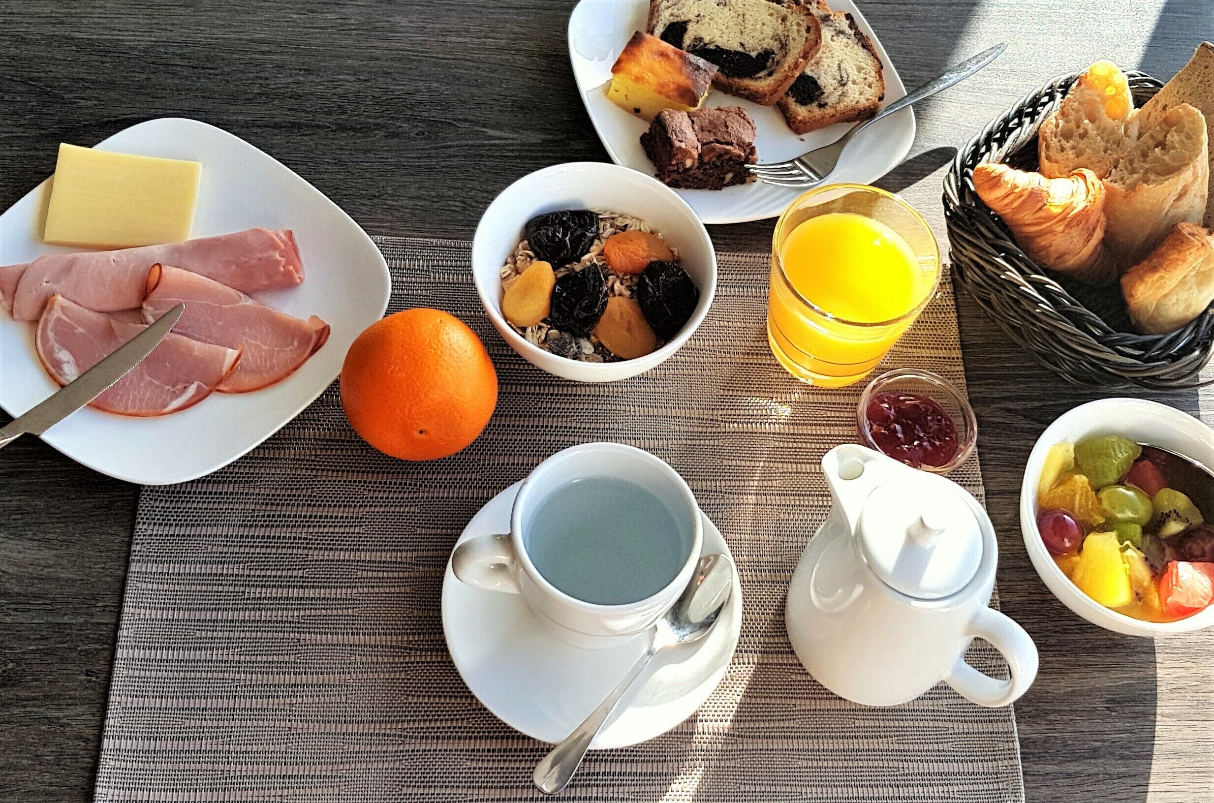 daily buffet breakfast (eur 19 per person)