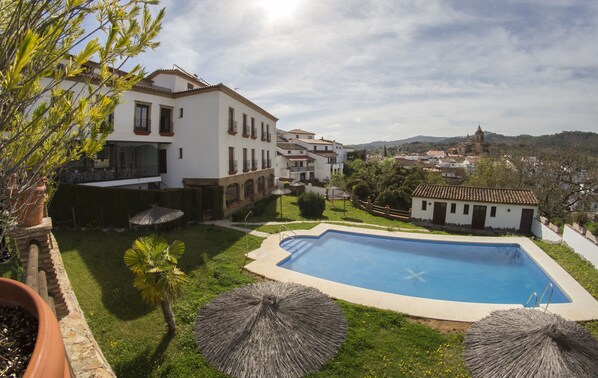 Outdoor pool, pool loungers