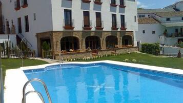 Outdoor pool, sun loungers