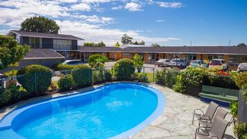 حمّام سباحة خارجي