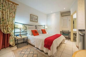 Studio | In-room safe, soundproofing, cots/infant beds, free WiFi - Garden Place (Johannesburg)