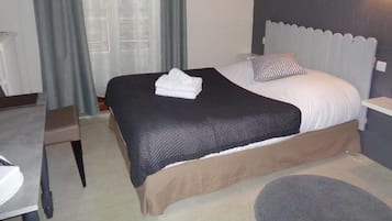 In-room safe, individually decorated, desk, iron/ironing board