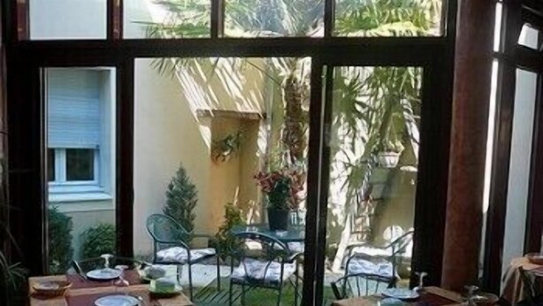 Daily buffet breakfast for a fee - La Renaissance (Le Lude)