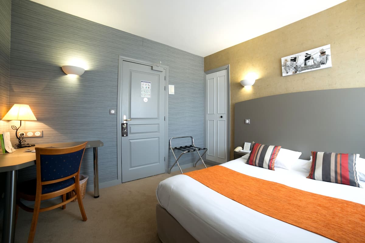 comfort double room | desk, soundproofing, free wifi