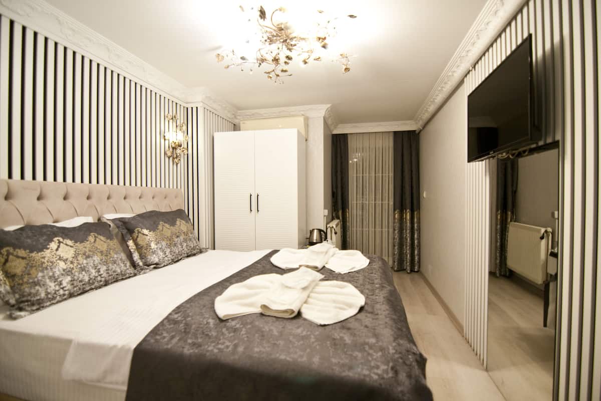 1 bedroom, premium bedding, minibar, in-room safe