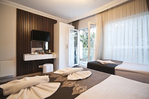 Standard Double or Twin Room | Premium bedding, minibar, in-room safe, desk - Hotel Broken Column (Istanbul)