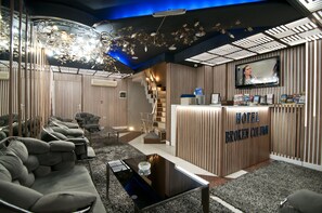 Reception - Hotel Broken Column (Istanbul)