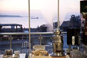 Free daily buffet breakfast - Hotel Broken Column (Istanbul)