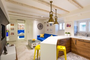 Apartamento conforto, 1 cama King, acessível, cozinha | 1 quarto, lençóis italianos Frette, roupas de cama premium
