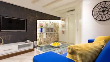 Comfort Apartment, 1 King Bed, Accessible, Kitchen | 1 bedroom, Frette Italian sheets, premium bedding, memory foam beds