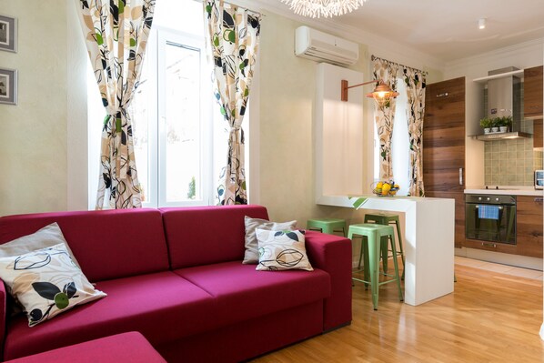 City Apartment, 1 Bedroom, Kitchen | Living area