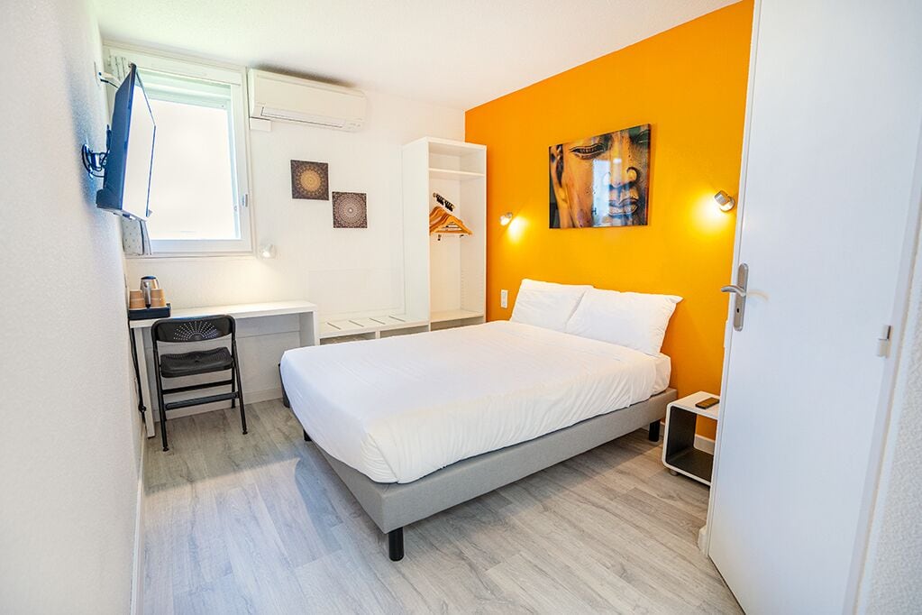 comfort double room | premium bedding, desk, soundproofing, free wifi