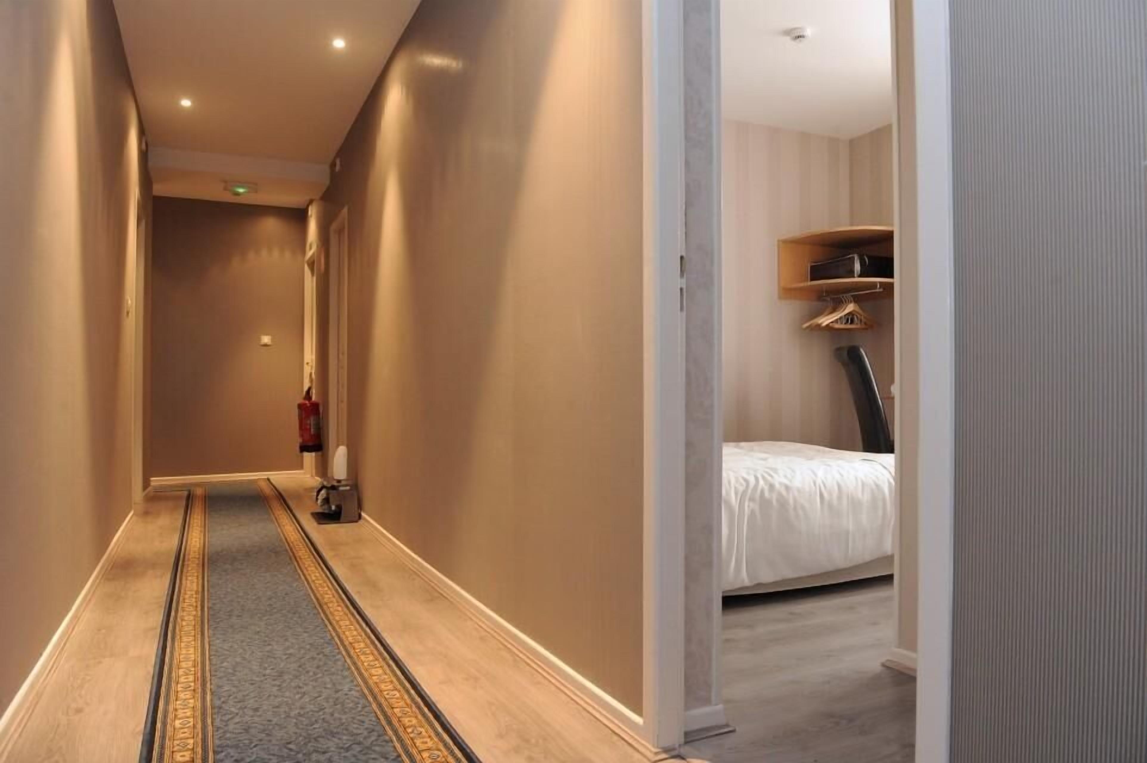 Bureau, chambres insonorisées, Wi-Fi gratuit, draps fournis