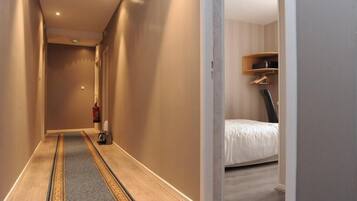 Bureau, chambres insonorisées, Wi-Fi gratuit, draps fournis