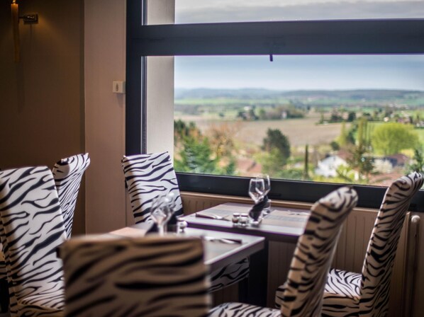 2 restaurants, breakfast, lunch, dinner served; French cuisine 