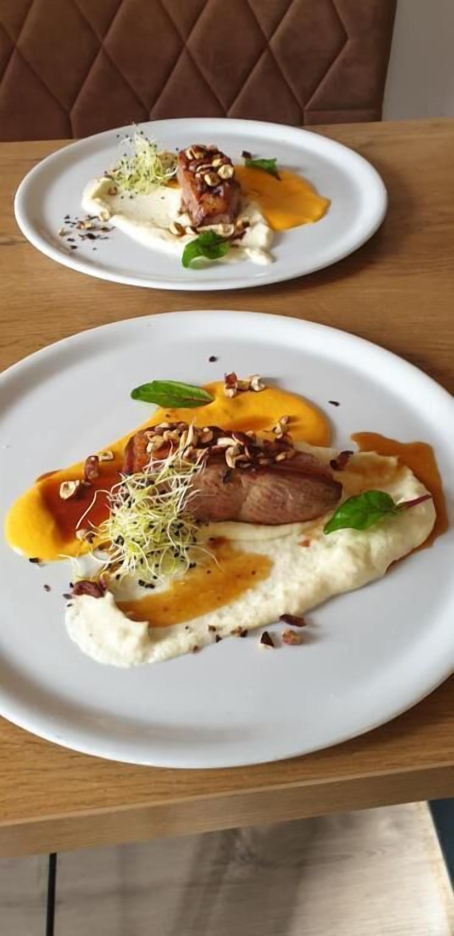 2 restaurants, breakfast, lunch, dinner served; french cuisine