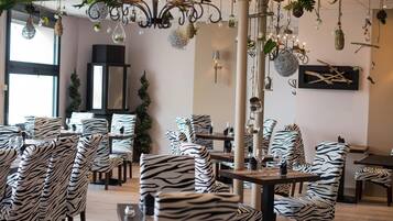 2 restaurants, breakfast, lunch, dinner served; French cuisine