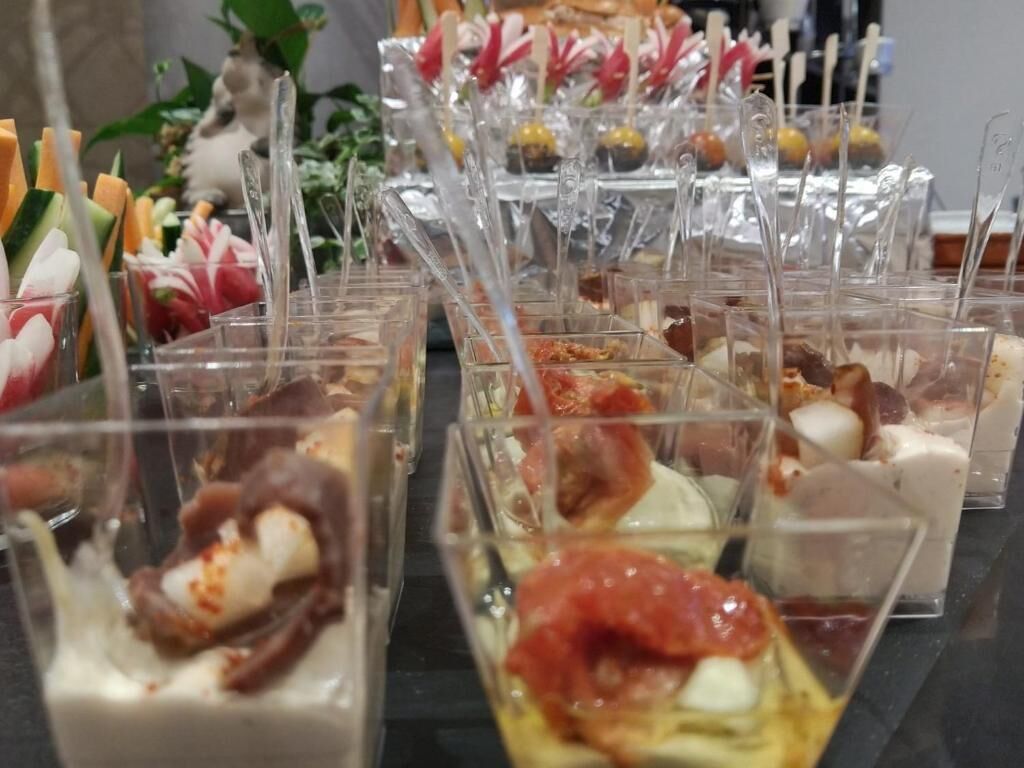 2 restaurants, breakfast, lunch, dinner served; french cuisine