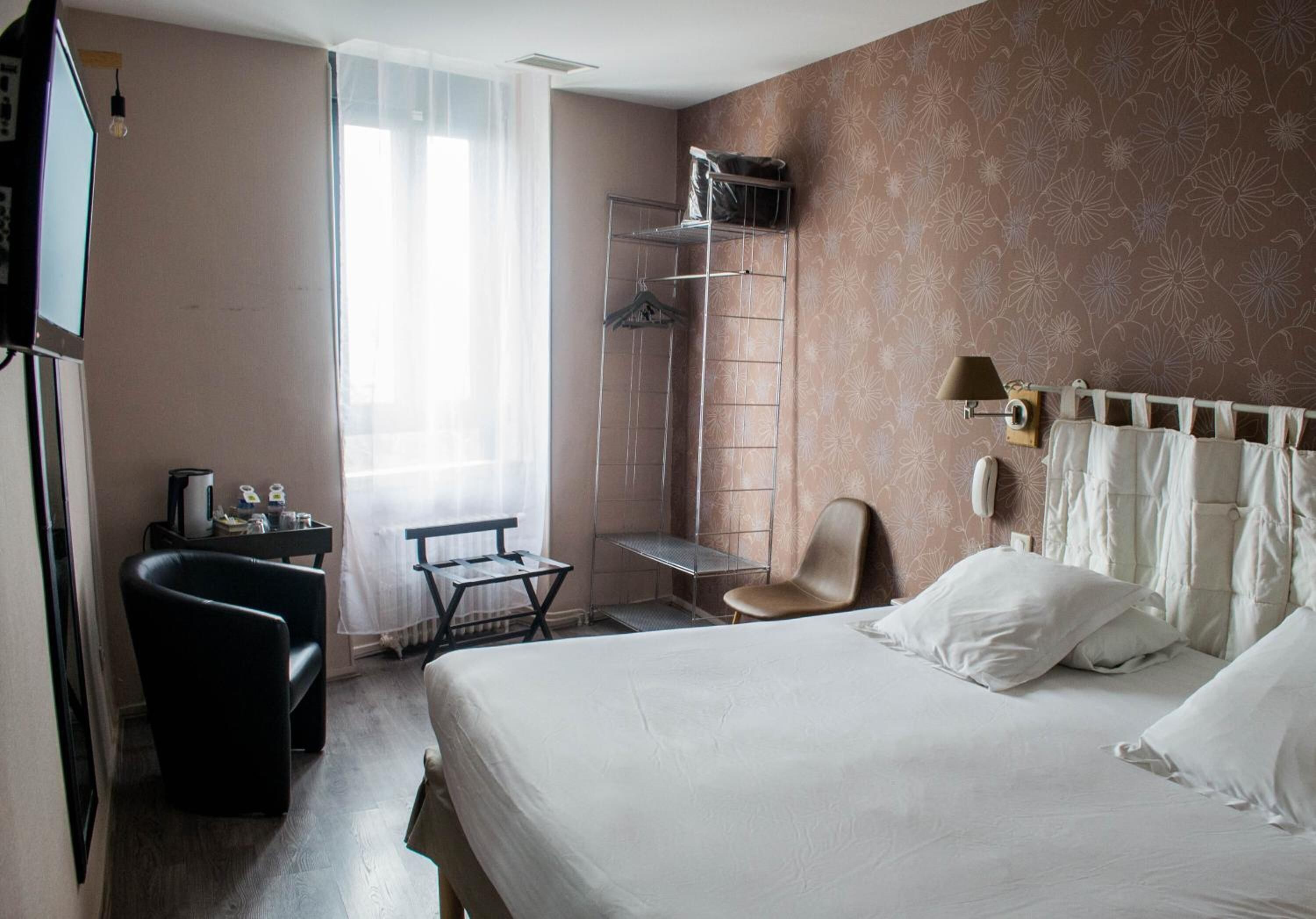 Bureau, chambres insonorisées, Wi-Fi gratuit, draps fournis