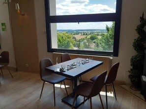 2 restaurants, breakfast, lunch, dinner served; French cuisine 