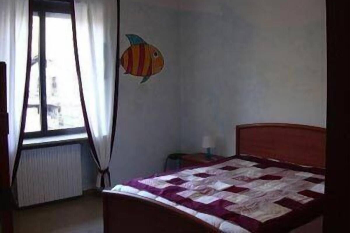 Rollaway beds, free WiFi, bed sheets