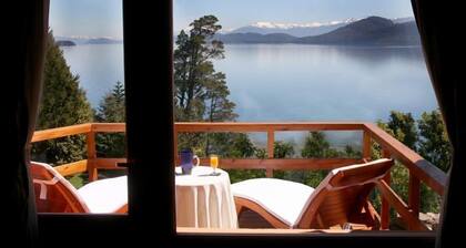 La Sirenuse Lake Resort