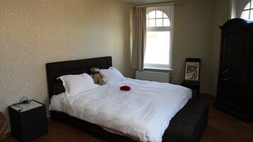 Family Room (4 adults) | In-room safe, blackout drapes, free WiFi, bed sheets