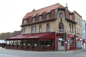 Front of property - The Piper's Pub (Middelkerke)